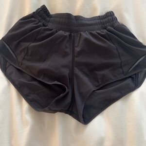 Lululemon Hotty Hot Low Rise 2.5 shorts